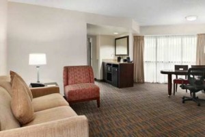 Embassy Suites Hotel Seattle Tacoma Airport suite